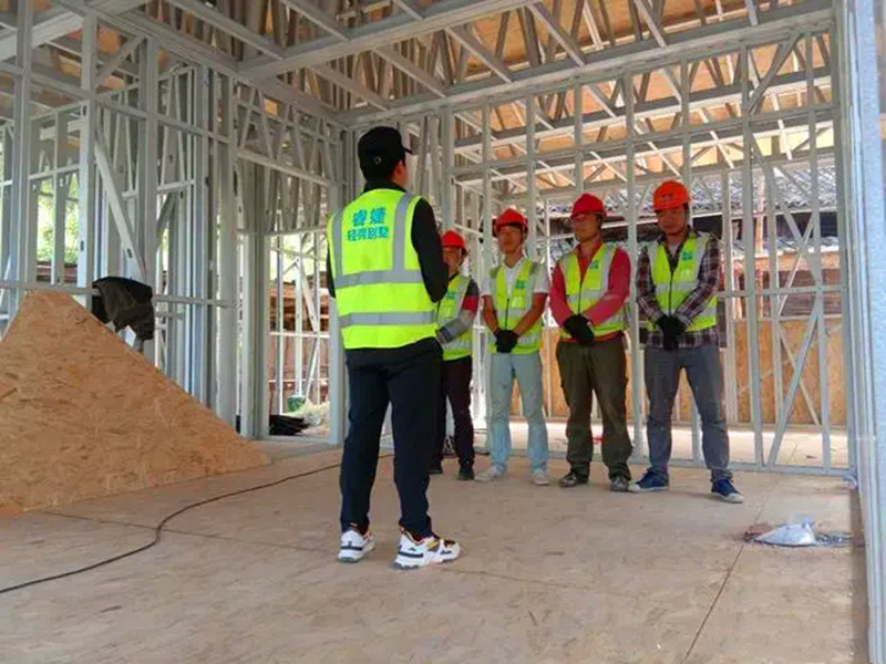 輕鋼別墅的墻體是什么材料組成的？