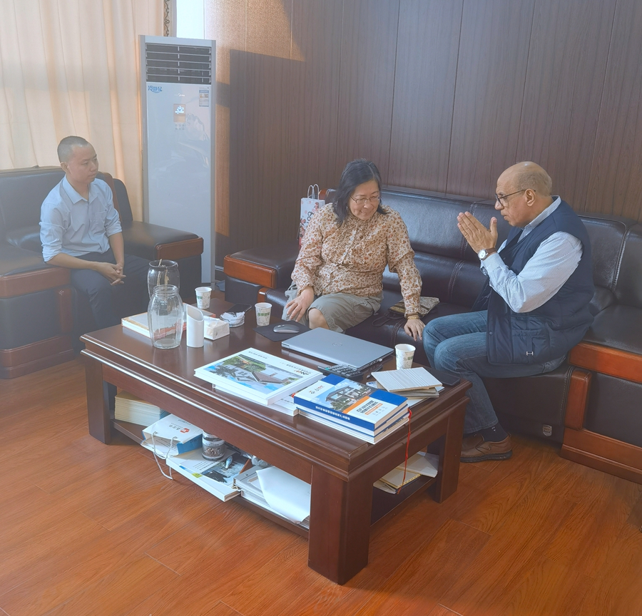 歡迎沙特業(yè)主到睿婕輕鋼別墅工廠考察，洽談合作！