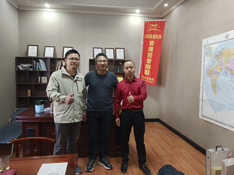 歡迎沙特輕鋼別墅項(xiàng)目的徐總考察睿婕工廠(chǎng)