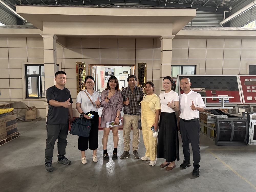 厄瓜多爾建筑商到訪睿婕工廠，探索合作引入輕鋼別墅至南美洲
